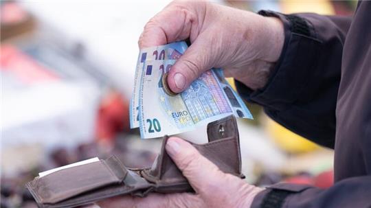 Einkauf: Das Ifo-Institut erwartet einen Rückgang der Inflation auf unter zwei Prozent in den kommenden Monaten. 