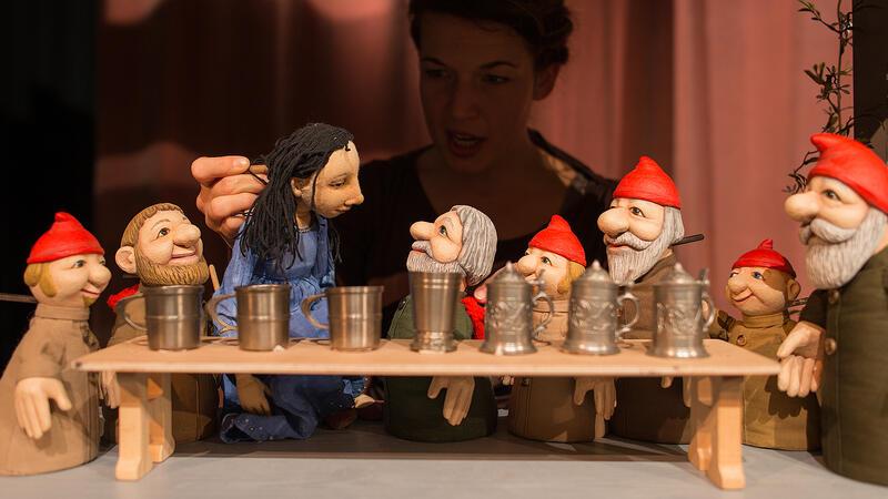 „Einmal Schneewittchen, bitte“: Kindertheater auf Schloss Agathenburg.