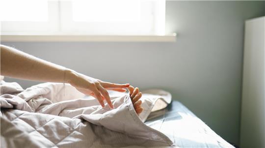 Einmal gut strecken! Im Normalfall erledigt sich das Problem eingeschlafener Hände oder Füße dadurch.