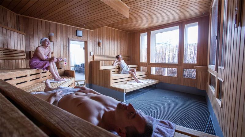 Einmal in der Woche saunieren, stärkt die Abwehrkräfte, regt die Durchblutung an und entgiftet den Körper.
