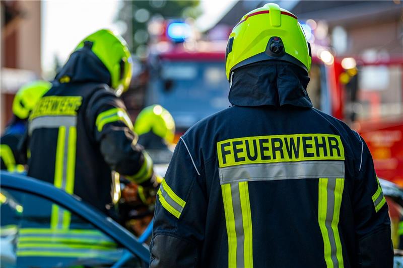 Wasserleiche in Hamburg entdeckt Einsatzkräfte der Feuerwehr bei einem Übungseinsatz.