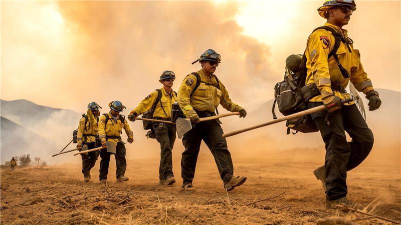 Bilder des Tages Einsatzkräfte der Feuerwehr bekämpfen den Gifford-Brand im Los Padres National Forest.