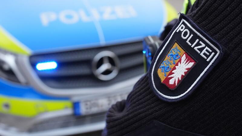 Einsatzkräfte haben bei der Suche nach einem seit 2014 vermissten Mann Knochen entdeckt. (Symbolbild)