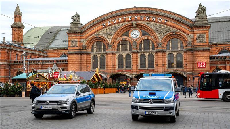 Einsatzkräfte können Menschen ohne konkreten Anlass nach Waffen durchsuchen.