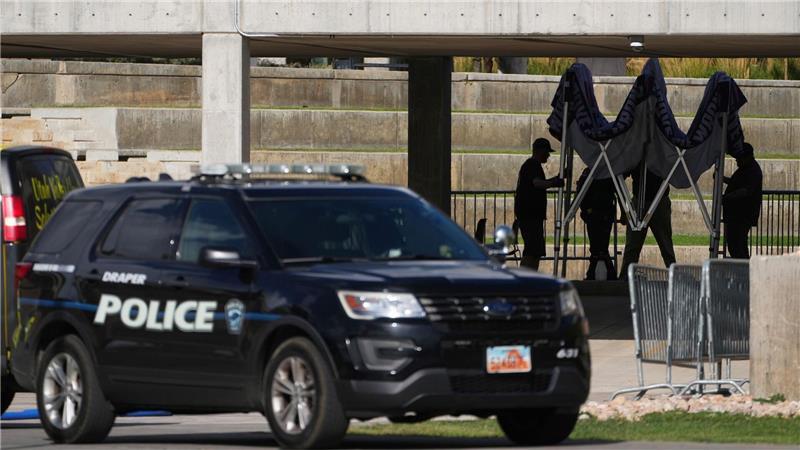 Bilder des Tages Einsatzkräfte räumen den Tatort auf dem Campus der Utah Valley University