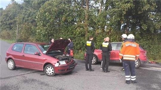 Einsatzkräfte sichern die Unfallstelle in Auestade.