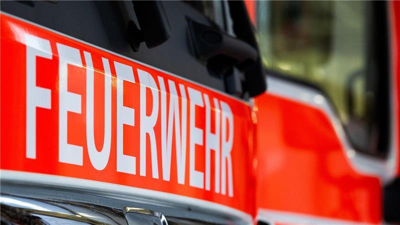 Einsatzkräfte von fünf Feuerwehren aus dem Umland kämpften gegen die Flammen. (Symbolbild)