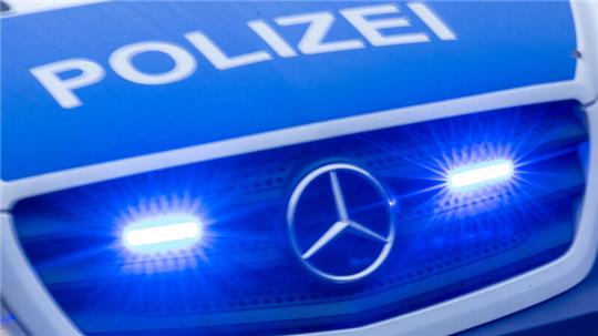 Einsatzkräfte werden immer wieder Opfer von Gewalt. (Symbolbild)