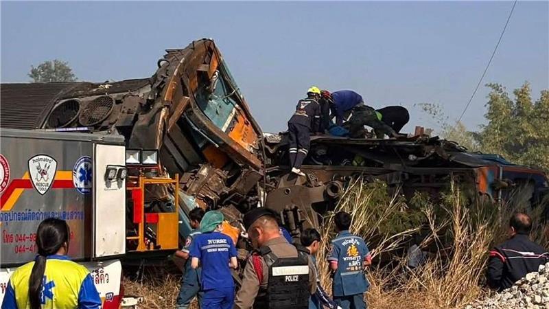 Einsatzteams versuchen, eingeschlossene Menschen zu befreien.