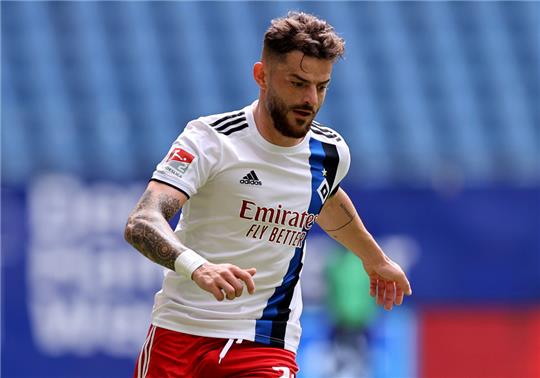Einst Kapitän und Flankenkönig beim HSV, jetzt Geschichte: Tim Leibold. Foto: Christian Charisius/dpa