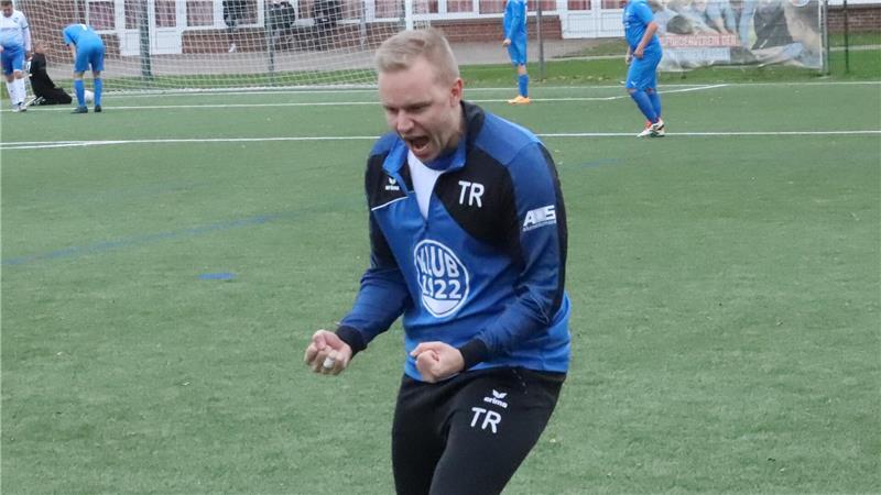 „Für mich ist er nicht ersetzbar“ - VSV-Routinier Arlt schwer verletzt Einst Stürmer, jetzt an der Seitenlinie: Pascal Voigt hat bereits die erste Mannschaft des MTV Hammah übernommen.