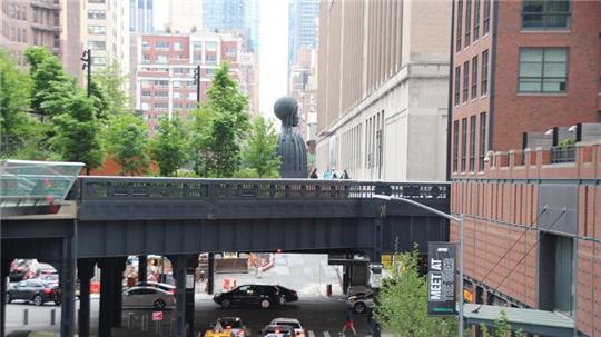 Einst eine vergammelte Hochbahntrasse ist die High Line längst ein blühender Park.