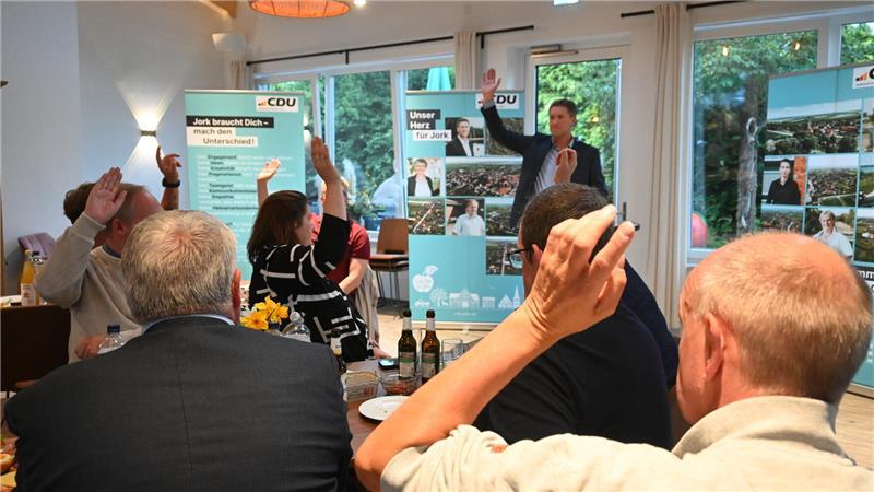 Bürgermeisterwahl: Matthias Riel tritt 2026 erneut an Einstimmig sprachen sich die CDU-Mitglieder bei der Versammlung auf dem Obsthof Matthies dafür aus, Matthias Riel im Bürgermeisterwahlkampf 2026 erneut zu unterstützen.