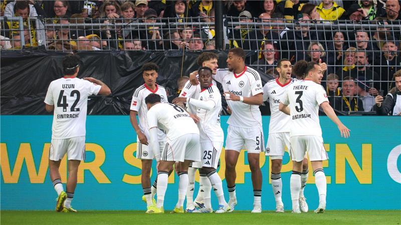 Eintracht Frankfurt jubelt über das frühe 1:0. 
