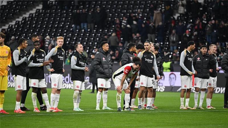 Frankfurts Nationalspieler Koch droht wochenlange Pause Eintracht Frankfurt muss voraussichtlich mehrere Wochen auf Nationalspieler Robin Koch verzichten.