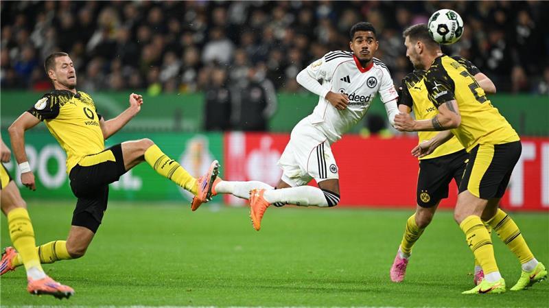 BVB gewinnt Krimi in Frankfurt - Wolfsburg und Augsburg raus Eintracht Frankfurt und Borussia Dortmund lieferten sich einen Pokal-Fight.