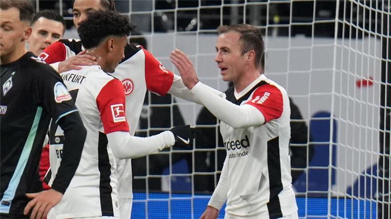 Eintracht Frankfurts Mario Götze ließ den Worten von Trainer Dino Toppmöller beim 1:0 gegen Werder Bremen ein Tor folgen.