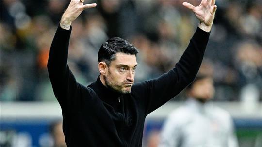 Eintracht Frankfurts Trainer Albert Riera hat heftige Kritik an den Medien geübt. (Archivbild)