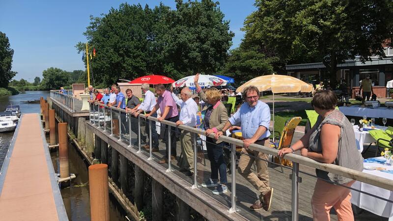 Harsefeld, Agathenburg, Gräpel: Wohin im Kreis Stade EU-Millionen fließen Einweihung der Oste-Terrassen mit dem neuen Steg in Gräpel. Das Projekt wurde mit 400.000 Euro von der EU gefördert.