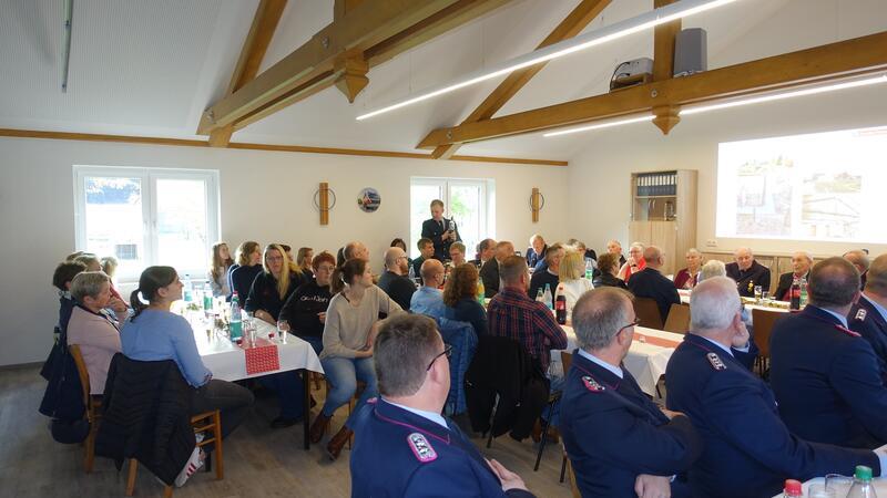 Einweihung des erweiterten Feuerwehrhauses in Hüll.