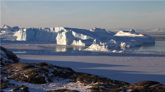 Eisberge in der Nähe des westgrönländischen Ortes Ilulissat.