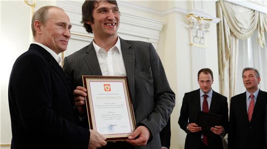 Eishockey-Star Owetschkin unterstützt Kremlchef Putin politisch.