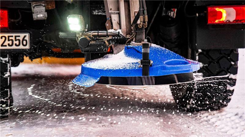 Eisregen und überfrierende Nässe haben auf der Autobahn A7 zu mehreren Unfällen geführt.