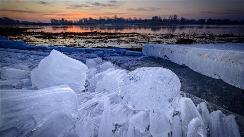 Eisschollen an der Oder