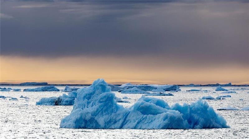 Eisschollen im Weddellmeer in der Antarktis. 