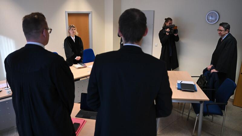 El Ghazi war wegen wiederholt propalästinensischer Instagram-Beiträge vom Bundesligisten fristlos gekündigt worden.