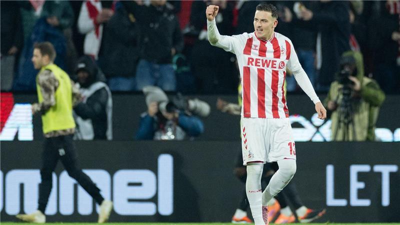 El Mala jubelt über sein Tor zum 1:0.