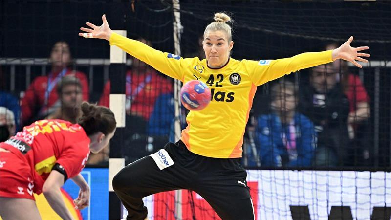 Elf Paraden und drei Treffer gegen Montenegro: Torhüterin Katharina Filter. 