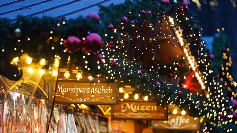 Elf sogenannte Weihnachtswelten sollen in Lübeck Feststimmung verbreiten. (Archivbild)