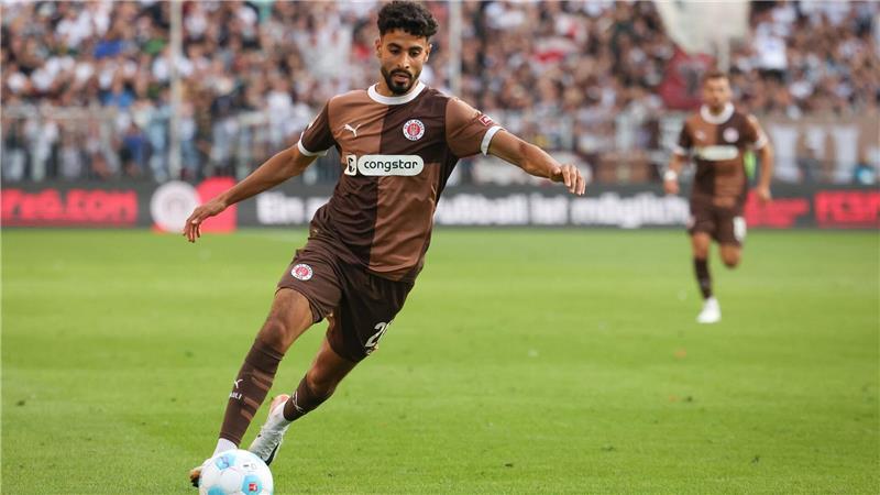 Augsburg verpflichtet Ex-Buxtehuder Elias Saad von St. Pauli Elias Saad stürmt künftig für den FC Augsburg.