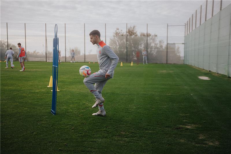 Ex-BSVer Elias Saad vor Profidebüt: „Bin ein Straßenfußballer“ Elias Saad absolvierte mit den Kiezkickern in Spanien sein erstes Trainingslager als Zweitliga-Profi. Foto: FC St. Pauli