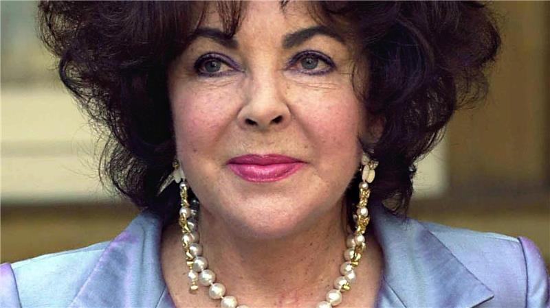 Kuriose Kleinanzeige: Möbelstück von Hollywood-Ikone Liz Taylor zum Verkauf Elizabeth Taylor hatte eine beeindruckende Karriere als Schauspielerin. Jetzt wird ein Regal, das angeblich aus ihrem Besitz stammt, in Bremerhaven zum Kauf angeboten. Foto: Hanson/dpa
