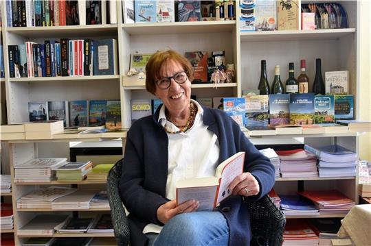 Elke Krog gründete mit drei weiteren Frauen vor 25 Jahren den Lesekreis. Foto: Felsch