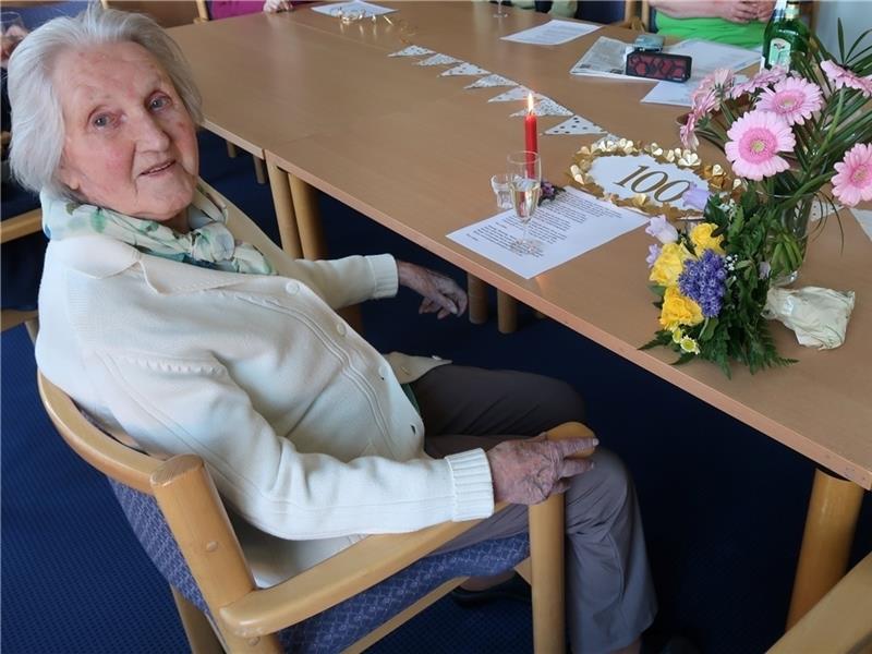 Ella Hausdorf wurde 1920 in Buxtehude geboren und lebt jetzt seit drei Jahren im Seniorenheim. Foto: Amarita Buxtehude