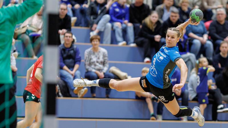 VfL Stade zittert sich zum Sieg gegen Hude/Falkenburg Stader Handballerin beim Sprungwurf.