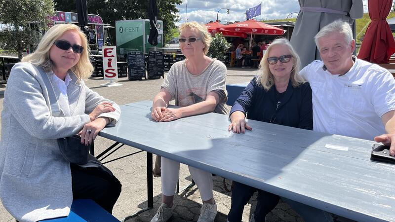 Ellen und Beate sind aus dem Münsterland zu Besuch bei Dagmar und Uwe aus Pippensen.