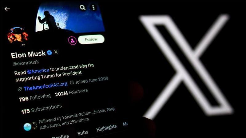 Elon Musk erreicht mit seinen Nachrichten extrem viele Menschen: Seine Nachrichten auf der eigenen Plattform X (früher Twitter) werden von mehr als 200 Millionen Menschen weltweit verfolgt weiterverbreitet.