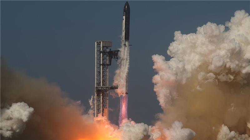Elon Musk verlässt sich darauf, dass Anleger im Glauben an künftige Erfolge von SpaceX investieren. (Archivbild)