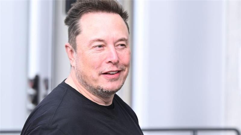 Wie bei Tesla: Hausbesuch vom Chef bei Krankmeldung – Geht das? Elon Musk will sich des hohen Krankenstands im Tesla-Werk in Grünheide annehmen.