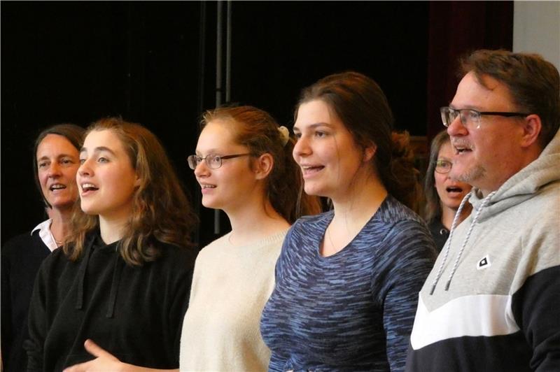 Eltern, Schüler und Lehrende der beiden Stader Gymnasien proben seit Monaten gemeinsam für ein gemeinsames Chorkonzert.
