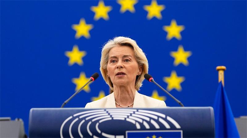 Eltern und Lehrer müssen über die Risiken und Chancen der digitalen Welt aufgeklärt werden, wie von der Leyen auch sagte. 