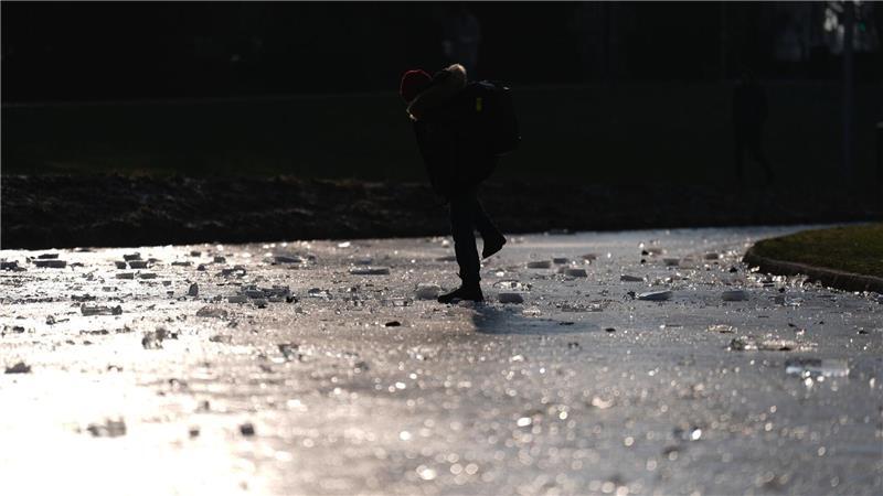 Umweltbehörde warnt weiter vor dem Betreten von Eisflächen Eltern werden geben, auch ihren Kindern die Gefahren zu erklären.