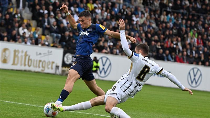 Elversberg feiert gegen Kiel einen späten Sieg.