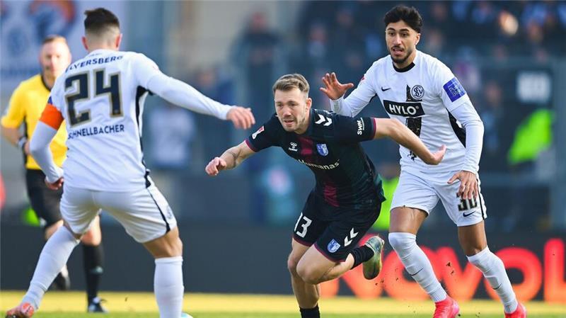 5:2 nach 0:2 - Magdeburg dreht Spiel und ist Zweiter Elversberg musste schon vor der Halbzeit in Unterzahl weiterspielen.