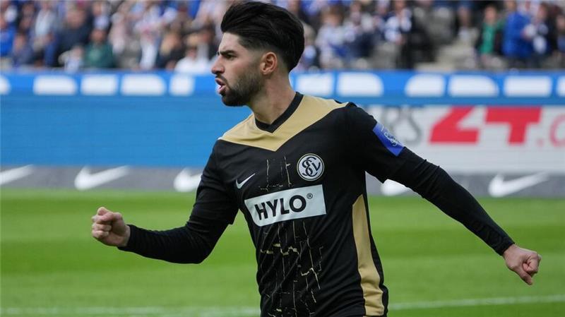 Elversbergs Sahin erzielt gegen Hertha das erste Tor des Tages. 