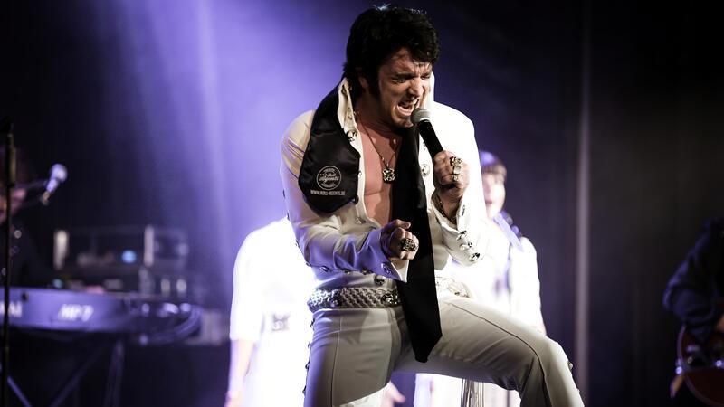 Das Elvis-Musical „Elvis - Going to Graceland“ kommt ins Stadeum Elvis-Interpret Nils Strassburg kommt als „King of Rock‘n‘Roll“ ins Stadeum.